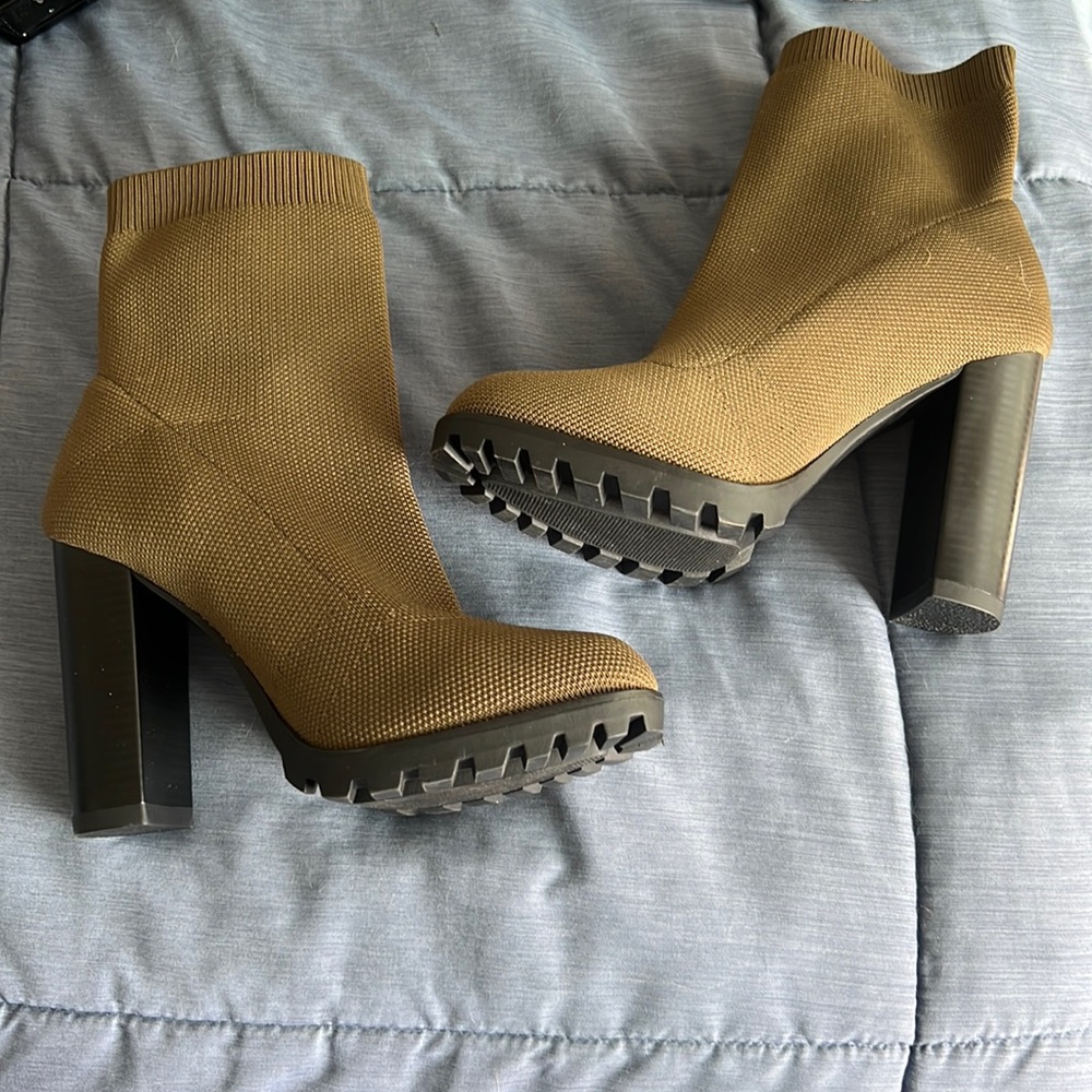 Shoedazzle Minetta Boots Olive color NEW without tags